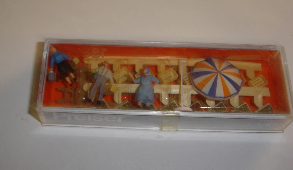 Preiser HO 10056 at the market - Image 1 of 1