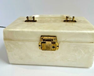 Vintage White Pearl Acryl Zug Schminkkoffer Messingbeschläge MCM Mid Century - Bild 1 von 6