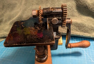 Antique Clamp-on Cast Iron Hand Crank Pinking Machine - Made in Germany - Picture 1 of 16