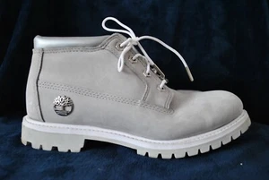 Graues Nubuk Obermaterial Premium Chukka Nellie Damen Stiefel Gr. 6 (EU 39) Timberland - Bild 1 von 6