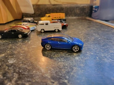 Tesla Model 3 2019 neumático y rueda azul intercambiados como nuevos nunca exhibidos  Foto 1 de 2