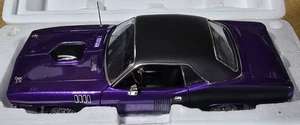 YCID 1/18 1971 PLYMOUTH HEMI CUDA PLUM PURPLE VINYL TOP A1806126VTY 1 OF 96 RARE - Picture 1 of 11