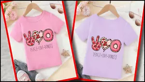 T-shirt casual grafica da ragazza cuore e ciambelle collo rotondo - Foto 1 di 7