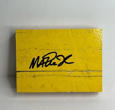 Tablero de piso usado firmado por Magic Johnson Showtime Lakers 4 1/2 x 6 PSA Foto 1 de 2