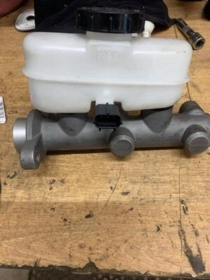 1992 Ford Ranger Master Cylinder disco tambor Mustang Resvoir - Imagem 1 de 4