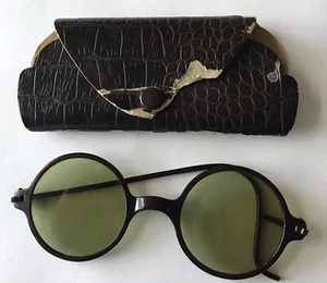 Vintage Willson runde Sonnenbrille mit Original Etui, linke Seite Stück Fehlt - Bild 1 von 2