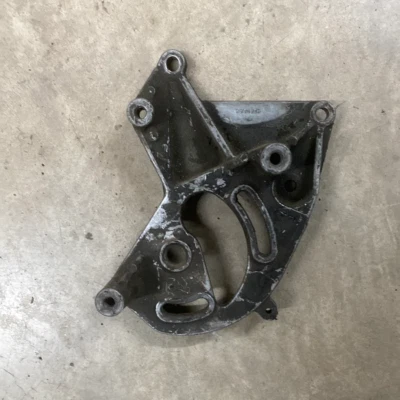 3234992 P/S Pump Bracket for Jeep CJ7, J10/J20, Grand Wagoneer (74-91) Foto 1 de 4