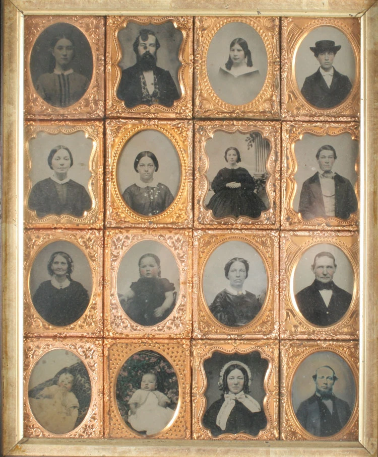 AMBROTIPOS EN MARCO ANTIGUO CON 16 PLACAS 9 AMBROS EN UN MARCO MUY RARO Foto 1 de 1