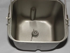 Panificadora automática Panasonic modelo SD-BT 10P sartén y paleta - Imagen 1 de 2