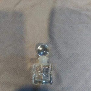 Vintage Würfel Glas Parfüm Flasche und Stopfen 3" hoch - Bild 1 von 9