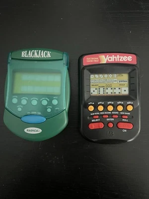 Juegos electrónicos portátiles de colección MB 1995 Yahtzee & Radica 2001 Blackjack, LEER descripción Foto 1 de 4
