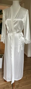 Oscar de la Renta Pink Label White Satin Robe Lace Trim Size M Bridal Long Wrap - Picture 1 of 14