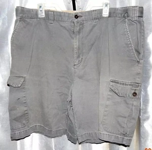 Geoffrey Beene - Mens Green Cargo Shorts - Size 42 - Picture 1 of 4