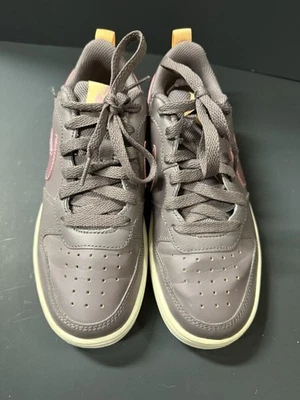 Nike Big Kids Court Borough Low Foto 1 de 4