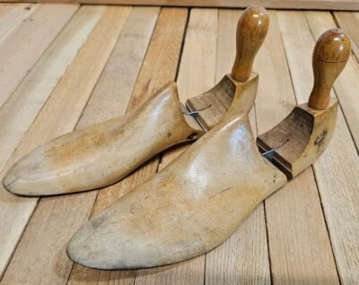 Miller O.A.M. Co. Wood Shoe Stretcher Tree Women's 7 1/2 Hinged Vintage - Image 1 of 4