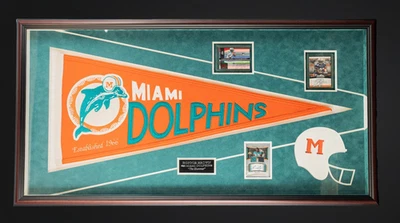 Banderín homenaje a Ronnie Brown Miami Dolphins enmarcado con 3 tarjetas 1 tarjeta autografiada Foto 1 de 4