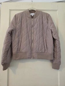 Bomberjacke Workshop Republic Medium rosa durchgehender Reißverschluss Grube zu Grube 21"x22" lang neu ohne Etikett - Bild 1 von 5
