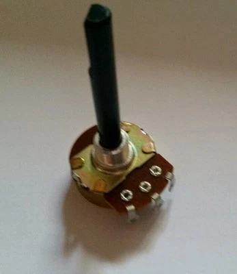 24mm long shaft linear potentiometer.  Single gang mono 0.5w B1M - Image 1 of 2