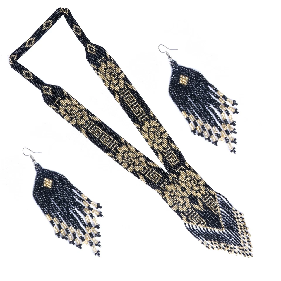 Conjunto de collar y pendientes de cuentas de semillas coloridas hechos a mano - Joyería con cuentas boho chic Foto 1 de 2