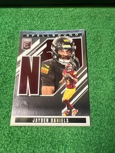 2025 Panini Elite Football Jayden Daniels 10 Letter N - Bild 1 von 6