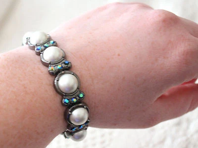 orig. Brazalete elástico Coldwater Creek tono hematita blanco perla y cristal. nuevo sin etiquetas Foto 1 de 2