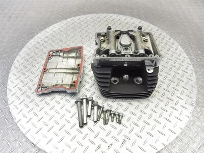 Harley Road King Classic 2003 FLHRCI culata delantera cubierta de válvula superior del motor Foto 1 de 4