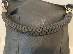Borsa a mano Madison West ecopelle grigia con cinturino tessuto tono oro ferramenta - Foto 1 di 6