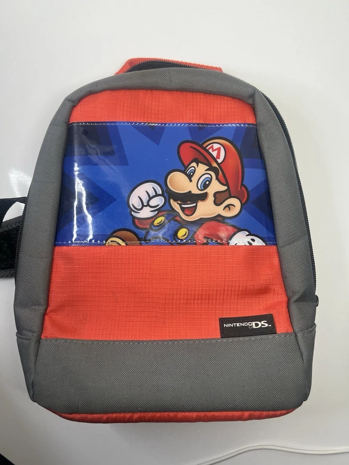 Mochila Gaming Super Mario para Nintendo DS en Rojo y Gris, Excelente Estado Foto 1 de 4