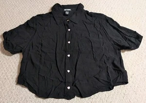 Hot Topic Womens Medium Black 100% Rayon Button Up Short Sleeve Shirt 24 - Bild 1 von 4