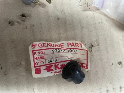 Botão de parada de assento AR50 AR80 KE175 92077-1007 genuíno Kawasaki novo na caixa - Imagem 1 de 4