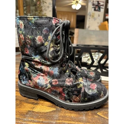 Madden Girl Black Floral Velvet Combat Boots Women's Size 7 Side Zip Lace Up - Image 1 of 4