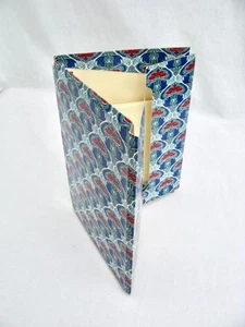 Juego de estuche de escritura Liberty, papel para notas y sobres en una cubierta patrón Liberty - Imagen 1 de 1