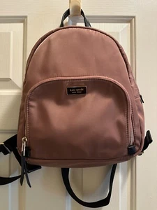 Kate Spade mittelgroßer Rucksack Dusty Pink mit schwarzem Riemen neu ohne Etikett - Bild 1 von 7