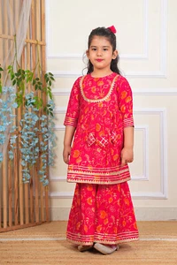 Indisch Pakistanisch Kinder Mädchen Baumwolle Blumendruck Gota Arbeit Kurti mit Sharara - Bild 1 von 9