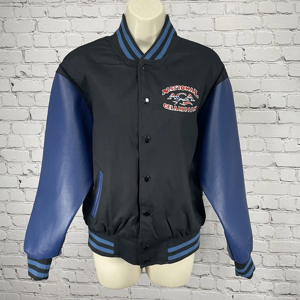Chaqueta Universitaria National ACA Champion Negra Cheerleading Snapped Talla Juvenil Grande Foto 1 de 4