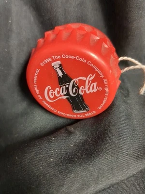 Coca-Cola YoYo 1998 con forma de tapa de botella Foto 1 de 4