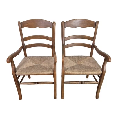 Par de sillones de asiento apresurado con respaldo de escalera de casa de campo francesa de mediados del siglo XX, Foto 1 de 4