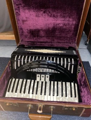 Acordeão Titano 120 baixo 41 teclas (preto) - Imagem 1 de 4