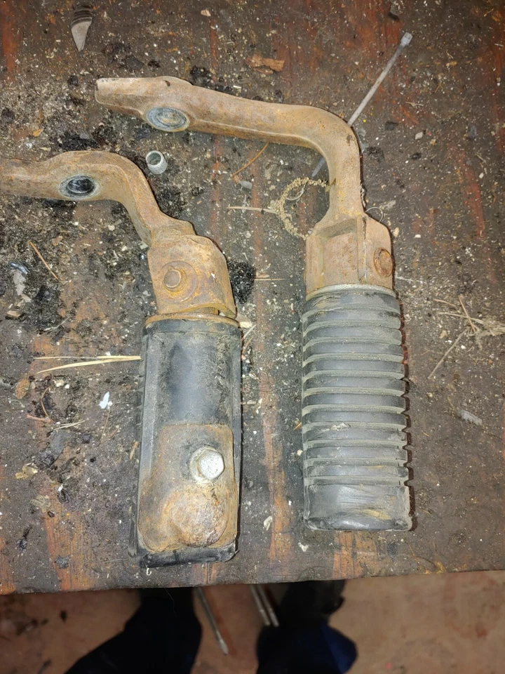 Pinos de motorista Honda CB400A Hawk 1978 - Imagem 1 de 2