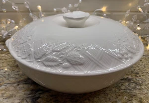 MIKASA English Countryside White 9" Round 1.25 qt Covered Casserole Serving Dish - Picture 1 of 16