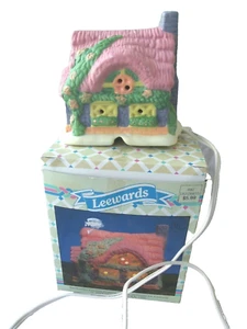 Vintage Ostern Keramik Haus beleuchtet!  Leewards!  OSTSTRASSEN DORF!  IOB! - Bild 1 von 12