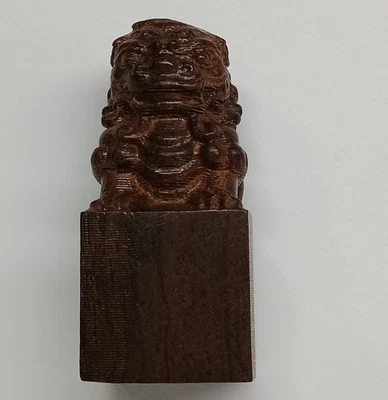 Estatua de León Guardián Chino Tallado en Madera 2.6" x 1.2" Foo Dog Foto 1 de 4