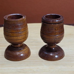 2 Kerzenständer aus Holz gedrechseltes Holz Kerzenhalter traditioneller Stil verschieden - Bild 1 von 4
