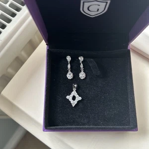 White Genuine Sapphire Suite Of Exquisite Pendant And Earrings Sterling Silver. - Picture 1 of 2