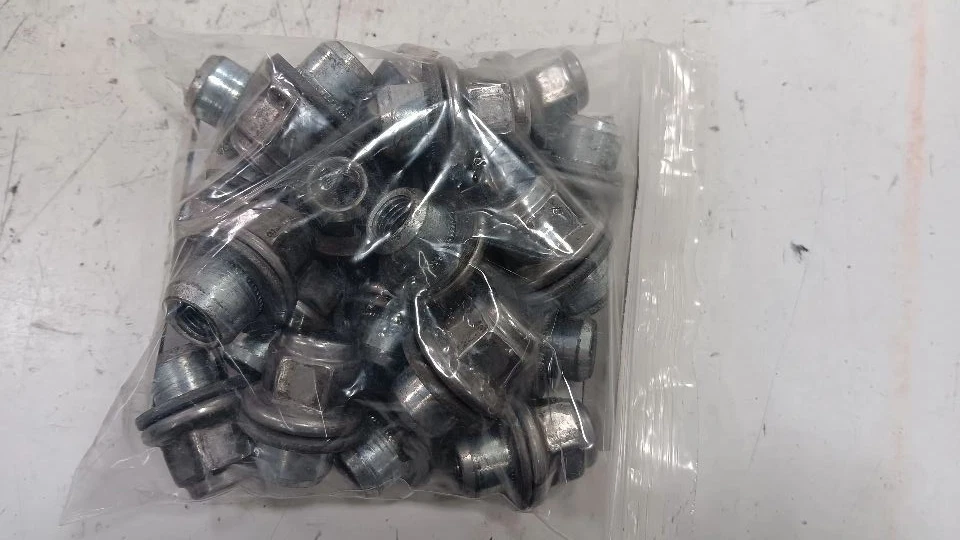 Juego de tuercas Toyota Camry 2021 2022 2023 Foto 1 de 4