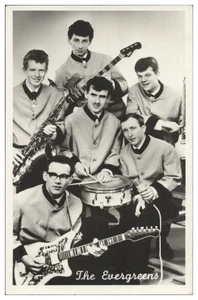V9263/ The Evergreens Popband Niederlande Autogramme auf der Rückseite AK  - Picture 1 of 2