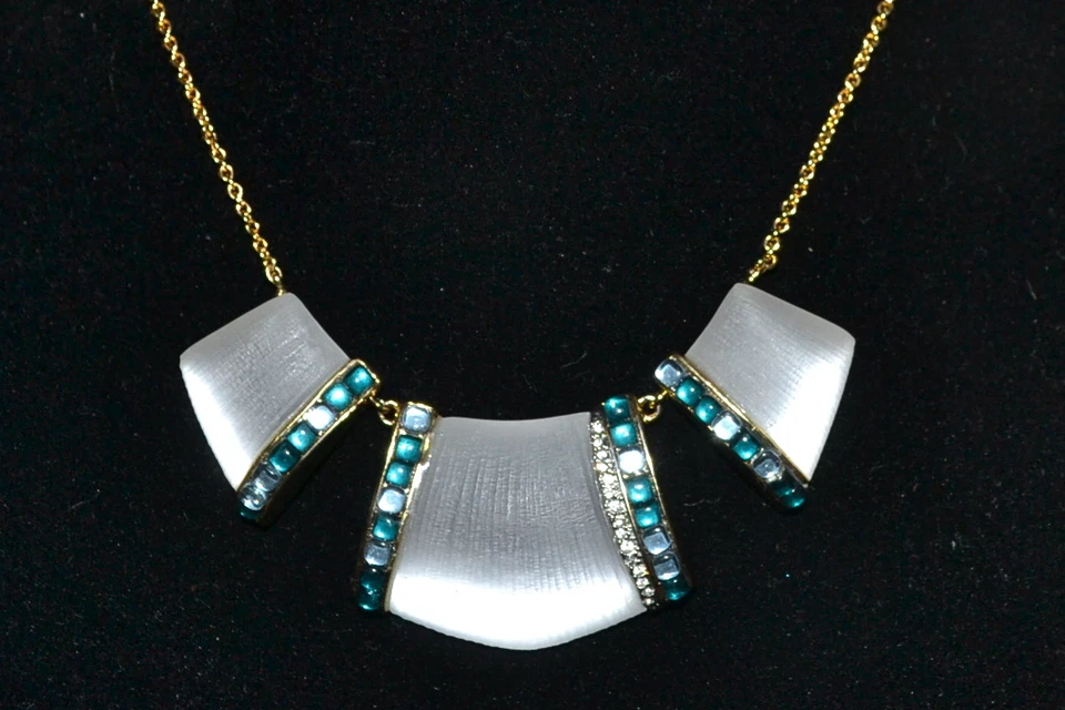 ¡Nuevo! $295 Alexis Bittar Lucite Cristal 3 Partes Cabujón Babero Collar Plata Blanco Foto 1 de 4