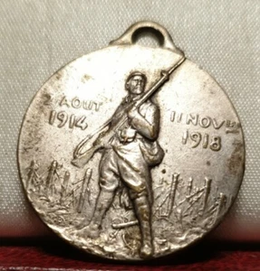1914 1918 Primera Guerra Mundial Francia Soldado Día Caridad 24 mm MEDALLA RECUERDA A NUESTRO MUERTO Epernay - Imagen 1 de 2