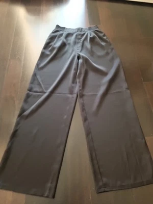 Schöne Zara Hose weit XS schwarz-glanz - Bild 1 von 4