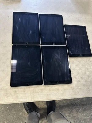 Apple iPad 5th Gen (Unlocked)*Read*644… 5 iPads - Image 1 of 2